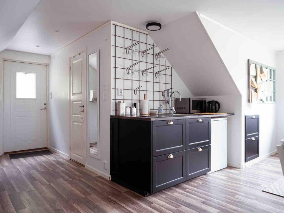 A Lovely Bright Apartment With It'S Own Entrance Кунгсбакка Экстерьер фото